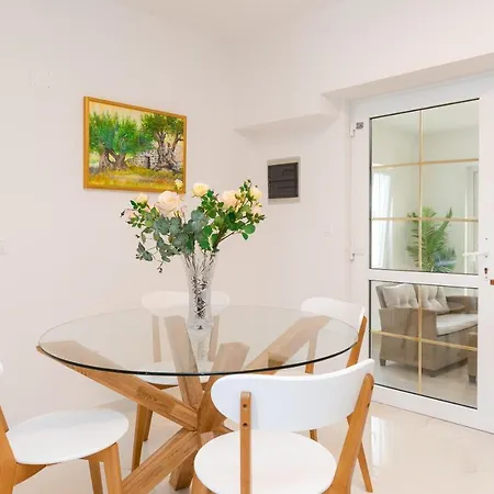 Apartment Tino Sutivan