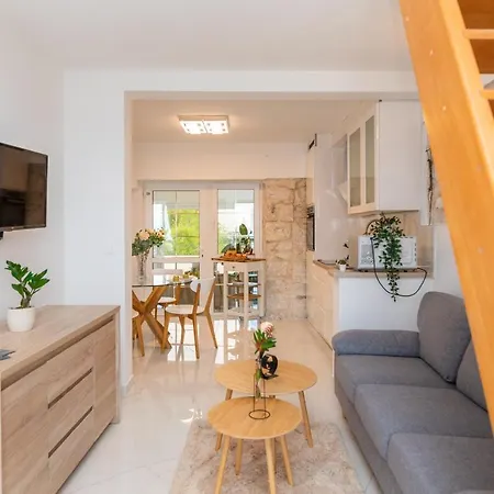 Tino Apartment *