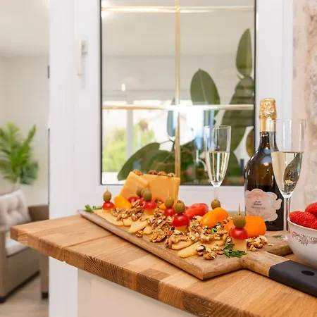 Tino Apartment *