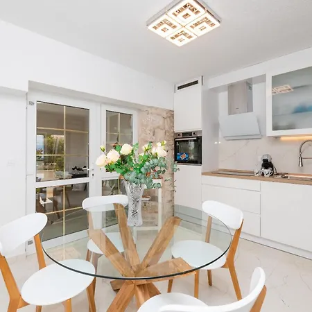 Tino Apartment