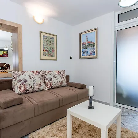 Tino Apartment *