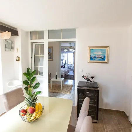 Tino Apartment *