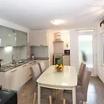 Tino Apartment *
