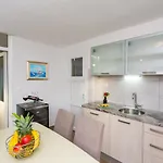 Tino Apartment Sutivan