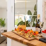 Tino Apartment *