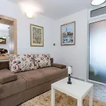 Tino Apartment *